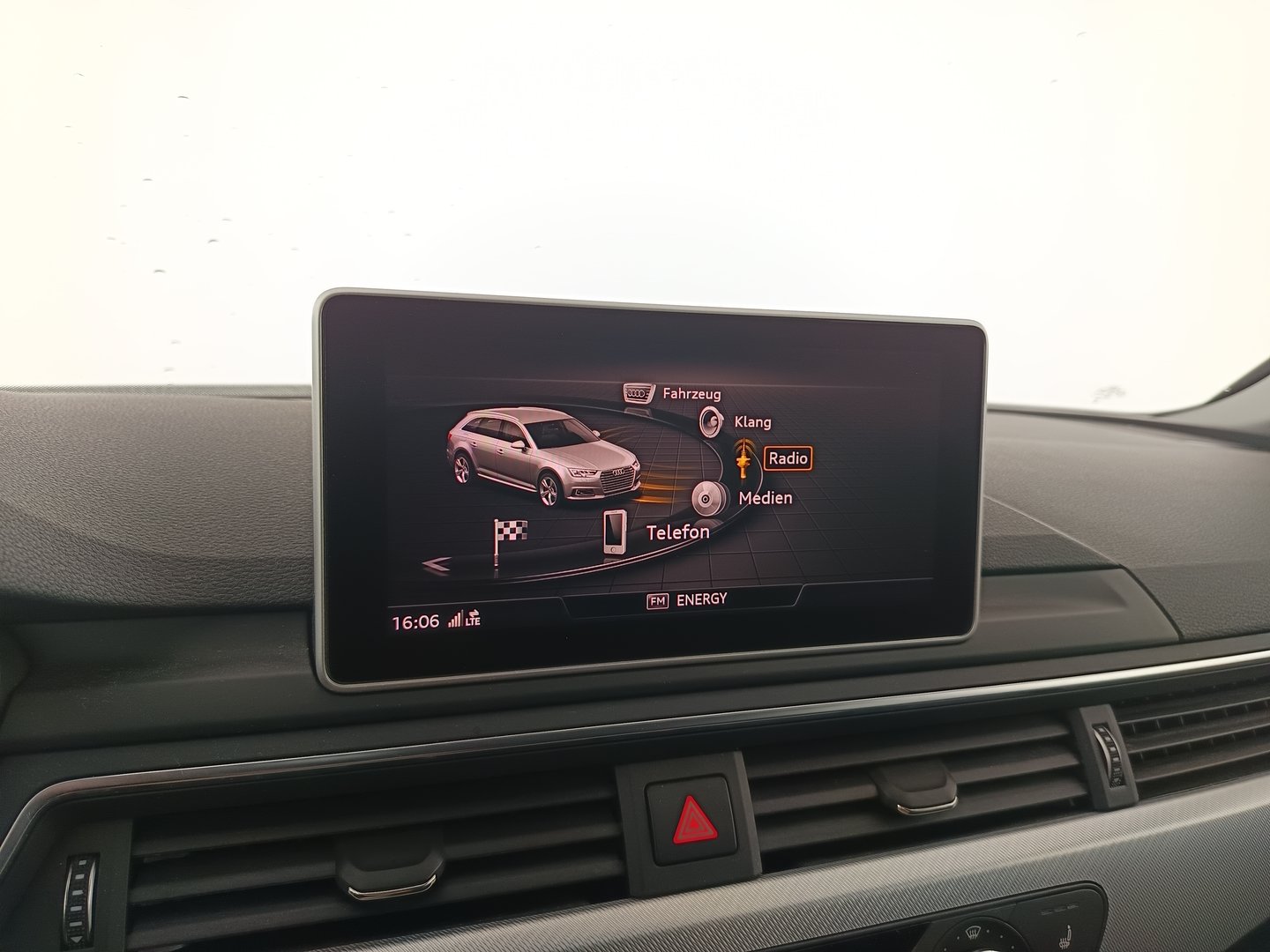 Audi A4 Avant 40 TDI Sport | Bild 18 von 33