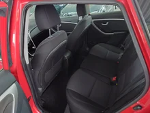 Hyundai i30 CW 1,4 CRDi Comfort in Rot