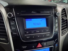Hyundai i30 CW 1,4 CRDi Comfort in Rot