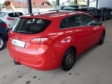 Hyundai i30 CW 1,4 CRDi Comfort in Rot