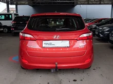 Hyundai i30 CW 1,4 CRDi Comfort in Rot