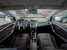 Hyundai i30 CW 1,4 CRDi Comfort in Rot