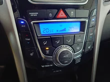 Hyundai i30 CW 1,4 CRDi Comfort in Rot