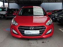 Hyundai i30 CW 1,4 CRDi Comfort in Rot