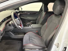 VW ID.7 Tourer GTX 4MOTION 250 kW Business in Gletscherweiß Metallic Dach Schwarz