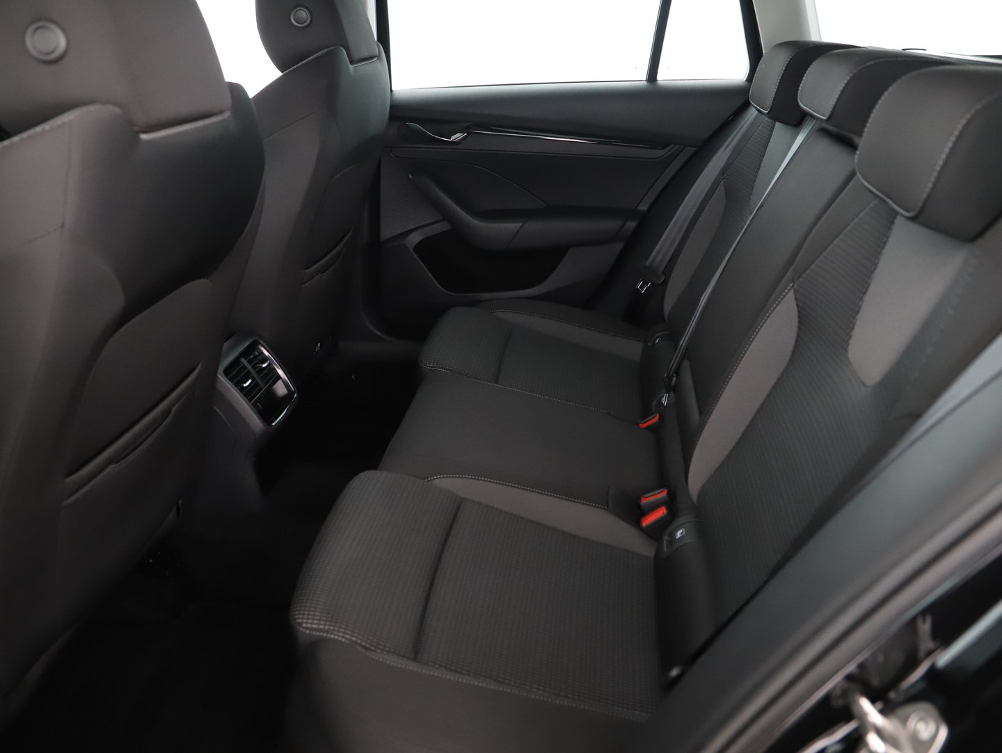 Škoda OCTAVIA Combi Ambition TDI DSG | Bild 24 von 28