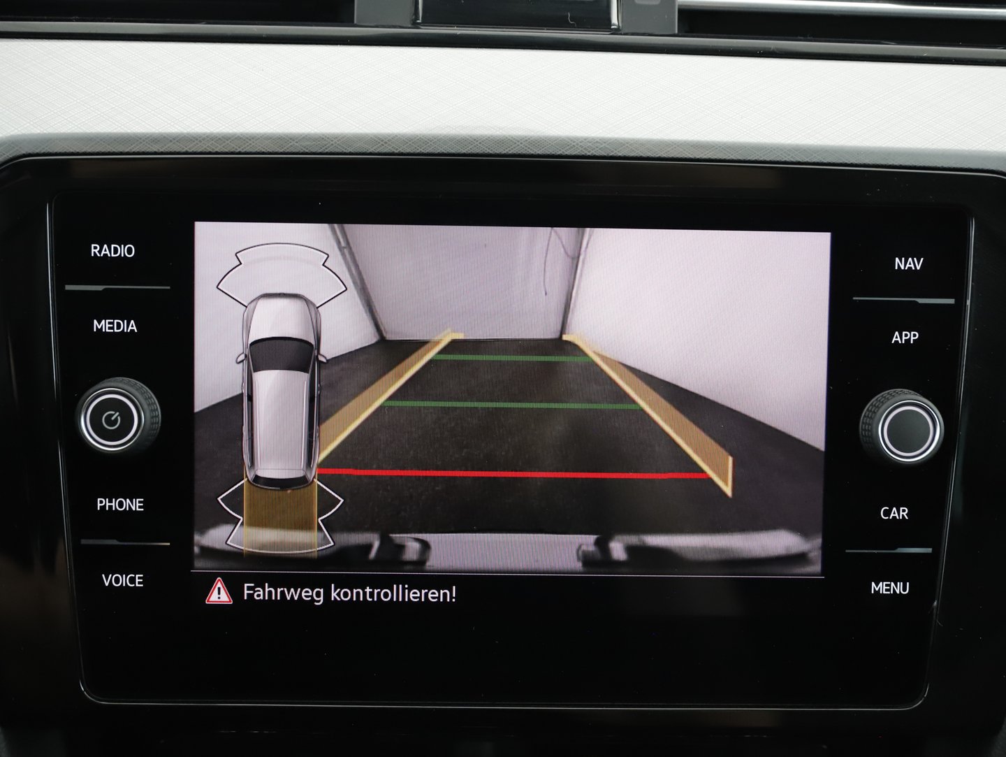 VW Passat Variant Business TDI SCR DSG | Bild 8 von 15