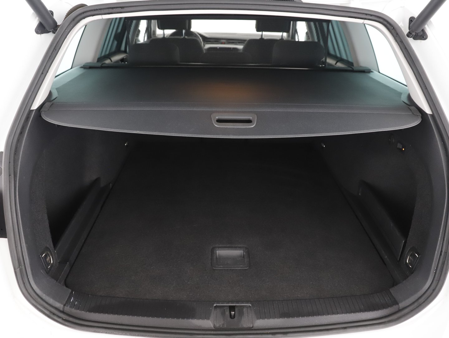 VW Passat Variant Business TDI SCR DSG | Bild 10 von 15