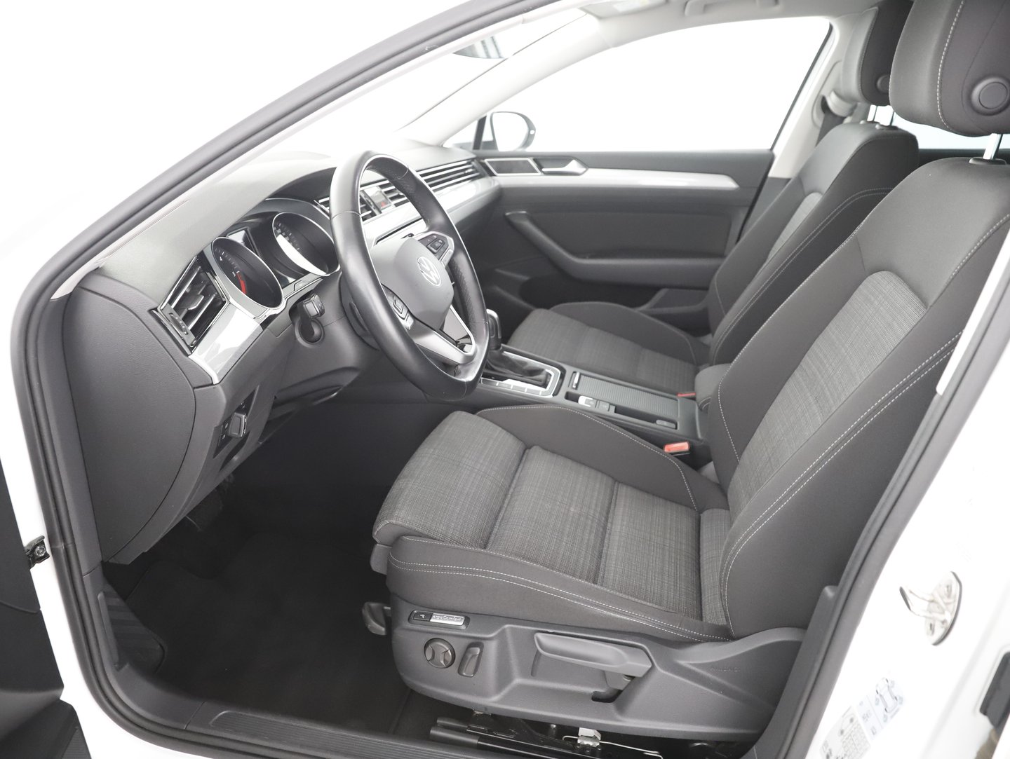 VW Passat Variant Business TDI SCR DSG | Bild 3 von 15
