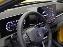 VW T-Roc R-Line eTSI DSG in Canary Yellow Dach Black Uni