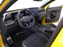 VW T-Roc R-Line eTSI DSG in Canary Yellow Dach Black Uni