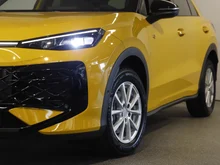 VW T-Roc R-Line eTSI DSG in Canary Yellow Dach Black Uni