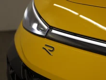 VW T-Roc R-Line eTSI DSG in Canary Yellow Dach Black Uni