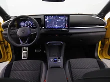 VW T-Roc R-Line eTSI DSG in Canary Yellow Dach Black Uni