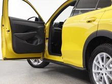 VW T-Roc R-Line eTSI DSG in Canary Yellow Dach Black Uni
