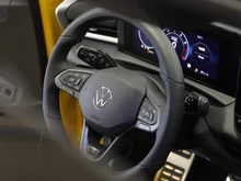 VW T-Roc R-Line eTSI DSG in Canary Yellow Dach Black Uni