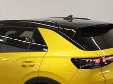 VW T-Roc R-Line eTSI DSG in Canary Yellow Dach Black Uni