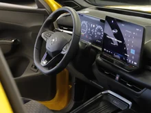 VW T-Roc R-Line eTSI DSG in Canary Yellow Dach Black Uni
