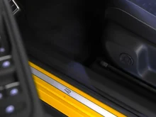 VW T-Roc R-Line eTSI DSG in Canary Yellow Dach Black Uni