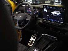 VW T-Roc R-Line eTSI DSG in Canary Yellow Dach Black Uni