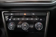 VW T-Roc Design TSI ACT DSG in mittelblau - metallic