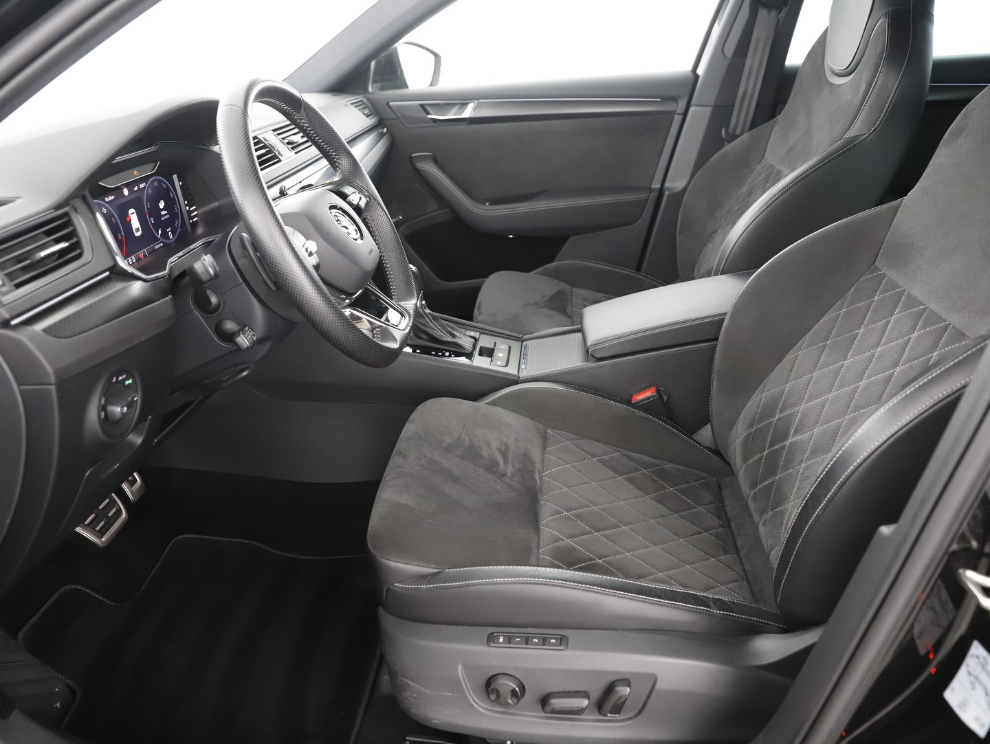 Škoda Superb Combi iV Sportline DSG | Bild 7 von 23