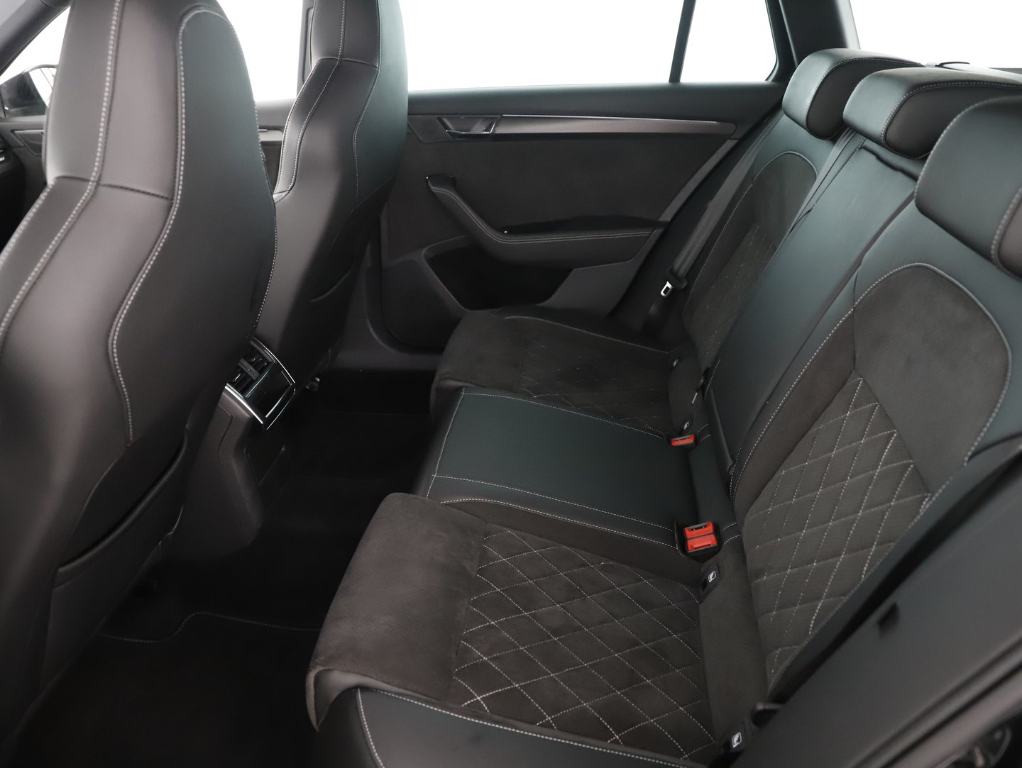 Škoda Superb Combi iV Sportline DSG | Bild 19 von 23