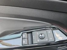 VW ID.4 Pro 210 kW Business in Gletscherweiß Metallic Dach schwarz