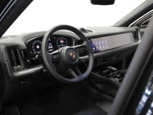 Porsche Cayenne Coupé in schwarz - metallic-perleffektno