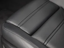 Porsche Cayenne Coupé in schwarz - metallic-perleffektno