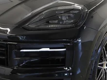 Porsche Cayenne Coupé in schwarz - metallic-perleffektno