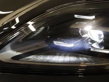 Porsche Cayenne Coupé in schwarz - metallic-perleffektno