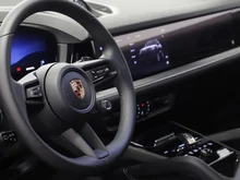 Porsche Cayenne Coupé in schwarz - metallic-perleffektno