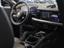 Porsche Cayenne Coupé in schwarz - metallic-perleffektno