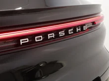 Porsche Cayenne Coupé in schwarz - metallic-perleffektno