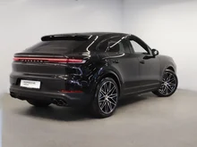 Porsche Cayenne Coupé in schwarz - metallic-perleffektno