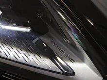 Porsche Cayenne Coupé in schwarz - metallic-perleffektno