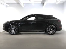 Porsche Cayenne Coupé in schwarz - metallic-perleffektno