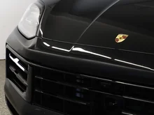 Porsche Cayenne Coupé in schwarz - metallic-perleffektno