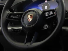 Porsche Cayenne Coupé in schwarz - metallic-perleffektno