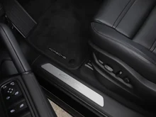 Porsche Cayenne Coupé in schwarz - metallic-perleffektno