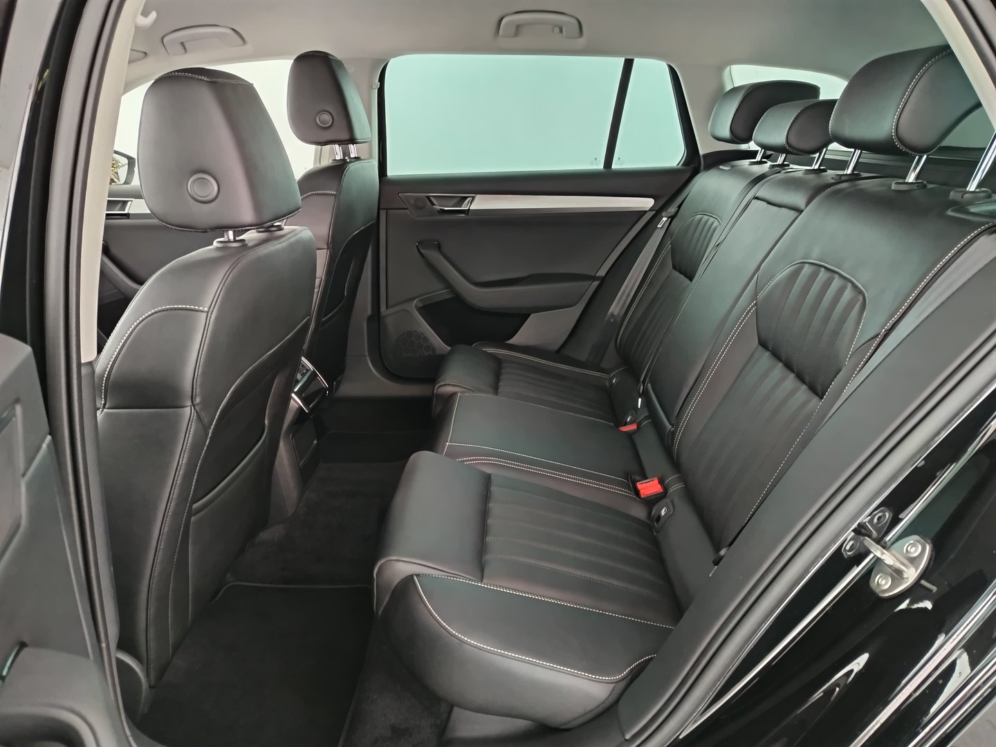 Škoda SUPERB Combi Ambition TSI ACT | Bild 27 von 31