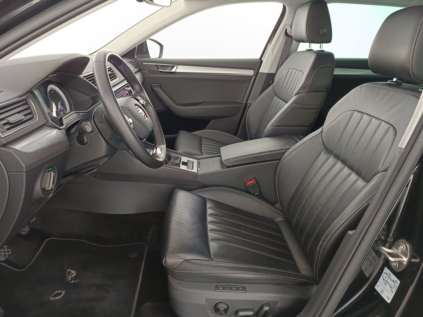 Škoda SUPERB Combi Ambition TSI ACT | Bild 13 von 31