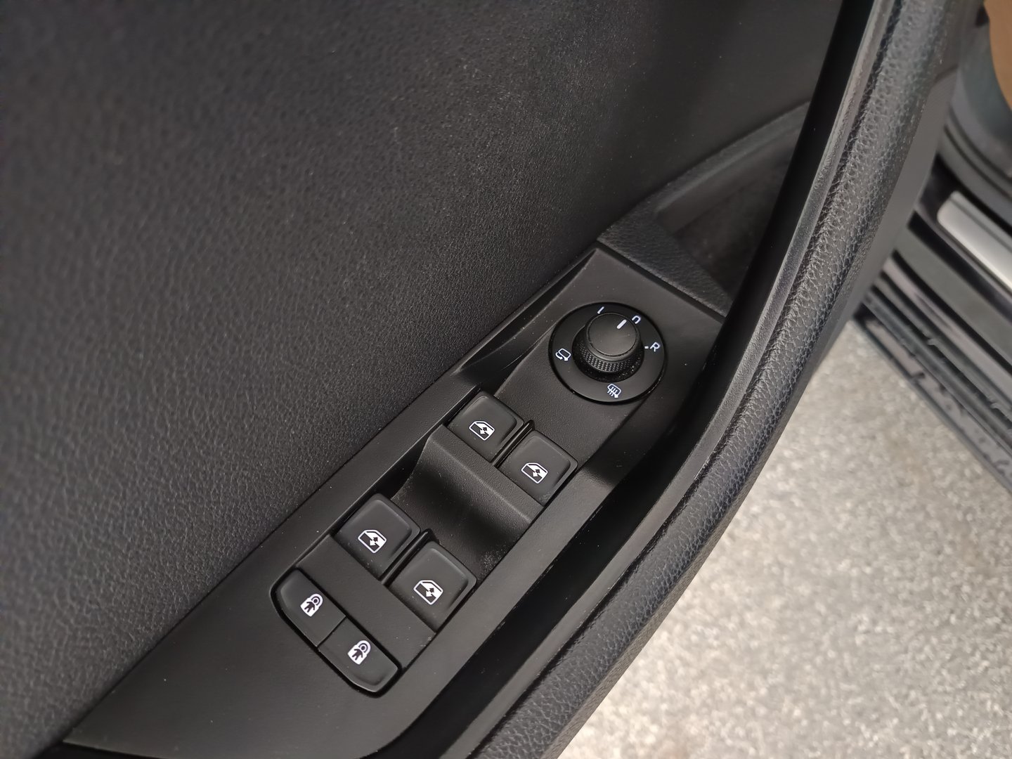 Škoda SUPERB Combi Ambition TSI ACT | Bild 11 von 31