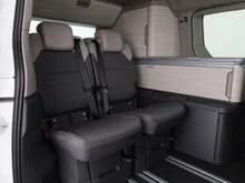 VW California Ocean eHybrid 180 kW 4M in Candyweiß / Dach Deepblack Perleffekt