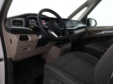 VW California Ocean eHybrid 180 kW 4M in Candyweiß / Dach Deepblack Perleffekt