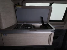 VW California Ocean eHybrid 180 kW 4M in Candyweiß / Dach Deepblack Perleffekt