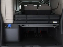 VW California Ocean eHybrid 180 kW 4M in Candyweiß / Dach Deepblack Perleffekt