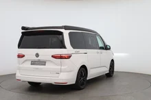 VW California Ocean eHybrid 180 kW 4M in Candyweiß / Dach Deepblack Perleffekt