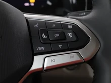 VW California Ocean eHybrid 180 kW 4M in Candyweiß / Dach Deepblack Perleffekt